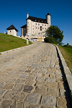 Odbudowany Zamek w Bobolicach Jura